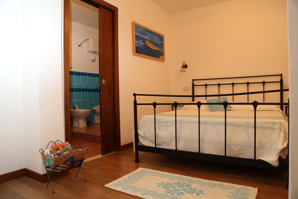 B&B Tre - Rooms & Relax Oristano Rum bild