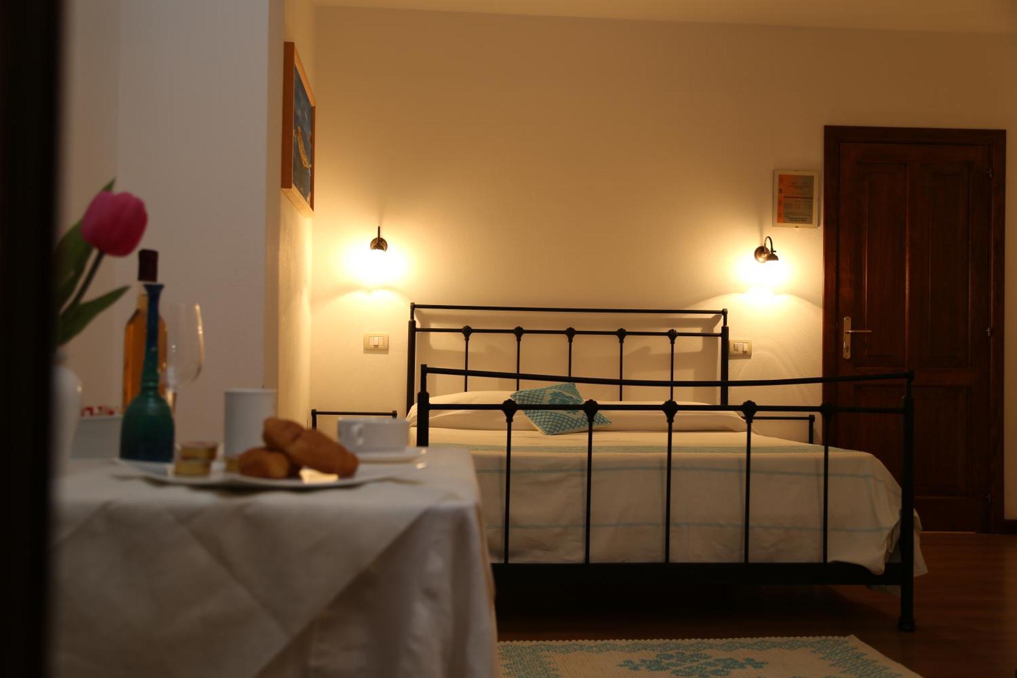 B&B Tre - Rooms & Relax Oristano Rum bild